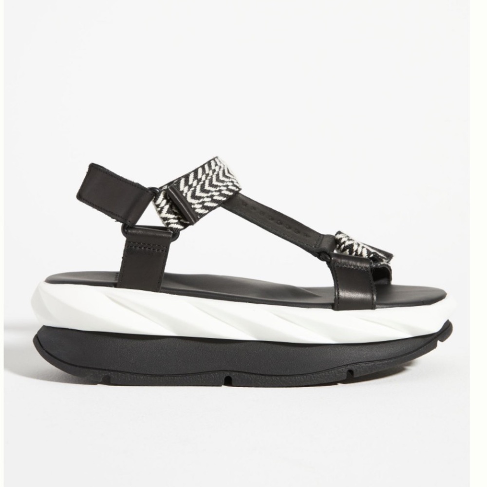 ❤️🔥❤️4CCCCEES BLACK & White sport sandal size 7 or 9 US❤️🔥❤️ - Picture 2 of 11